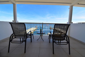 Tropical Suites Hotel