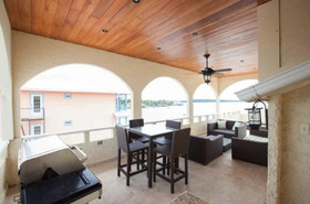 Tropical Suites Hotel