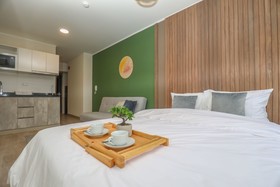 Grau 15 by Trendy Host
