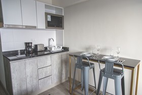 Grau 15 by Trendy Host