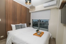 Grau 15 by Trendy Host