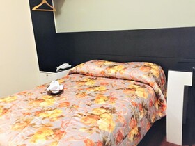 Hostal Carlos Tenaud