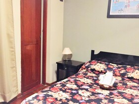 Hostal Carlos Tenaud