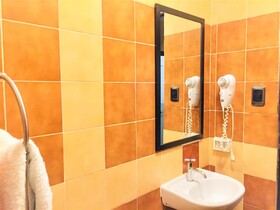 Hostal Carlos Tenaud