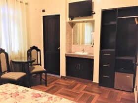 Hostal Carlos Tenaud
