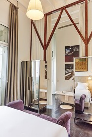 Hotel B