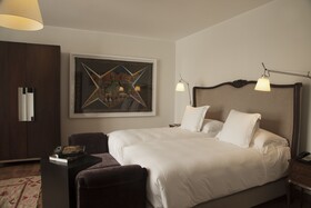 Hotel B