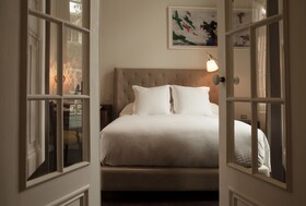 Hotel B