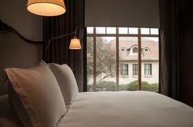Hotel B