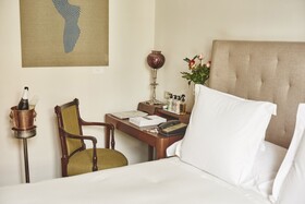 Hotel B
