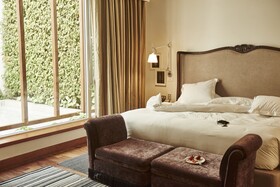 Hotel B