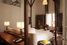 Hotel B