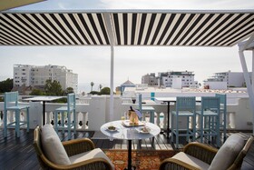 Hotel B