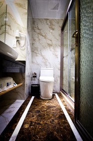 LYZ Business Hotel