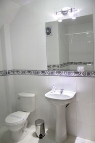 Manhattan Inn Airport Hotel