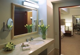Sol de Oro Hotel & Suites