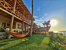 Máncora Beach Bungalows