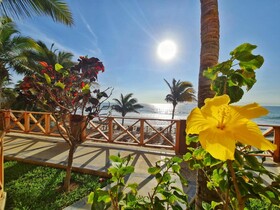 Máncora Beach Bungalows