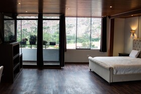 Hotel California Urubamba