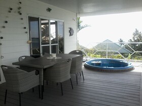 Apoomatai Bay Bungalow