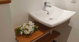 Moana Breeze Eco Lodge