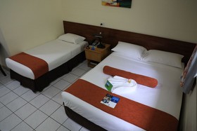 Huon Gulf Hotel and Apartments