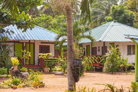 Hill Myna Beach Cottages