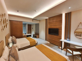 Nouveau Resort