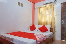 Myrna's Pension House by OYO Rooms