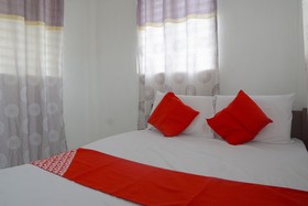 Myrna's Pension House by OYO Rooms