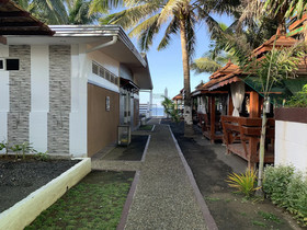 Villa MJ Maristela Beach Resort