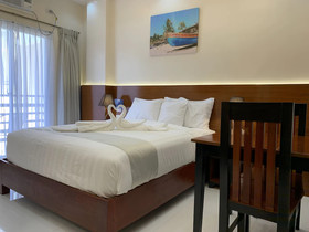 Villa MJ Maristela Beach Resort