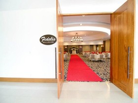 Holiday Inn & Suites Batangas LimaPark