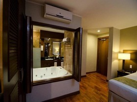 Holiday Inn & Suites Batangas LimaPark