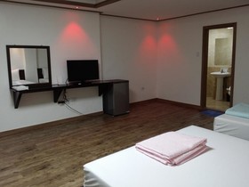 Gogo Hotel