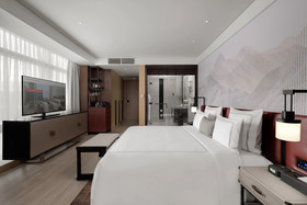 Swissotel Clark