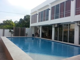 Modern Peak Suites & Private Resort