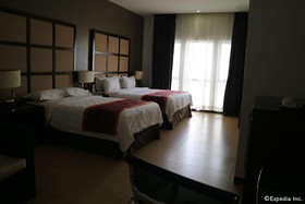 Avenue Suites
