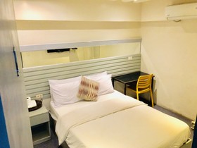 Hometown Hotel Bacolod Lacson