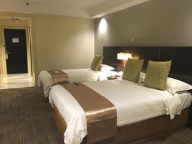 L’ Fisher Hotel