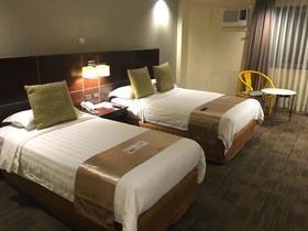 L’ Fisher Hotel