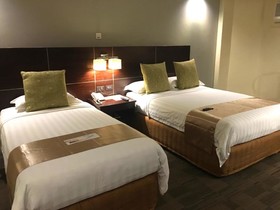L’ Fisher Hotel