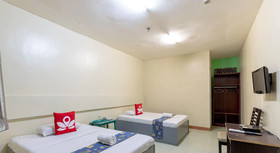 Middle Town Inn by ZEN Rooms