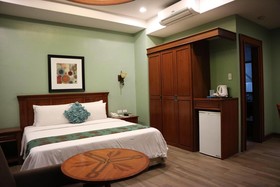 Paragon Hotel & Suites