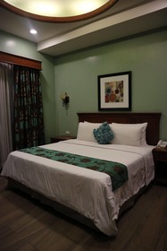 Paragon Hotel & Suites