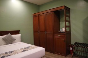 Paragon Hotel & Suites