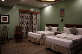 Paragon Hotel & Suites