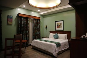 Paragon Hotel & Suites