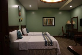 Paragon Hotel & Suites