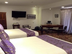 Safari Lodge Baguio by Log Cabin Hotel